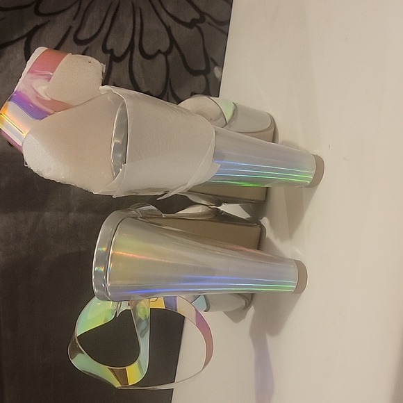 High Heels - Picture 4 of 4